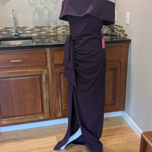 NEW Xscape Solid Side Ruched High Slit Off Shoulder Maxi Long Formal Gown Size 8 - Picture 7 of 10